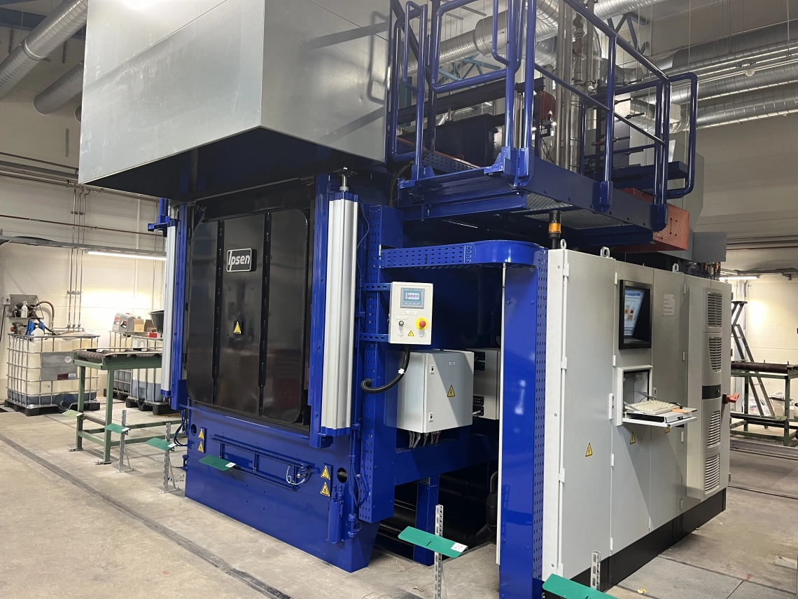 What happens when a steel component is heated in a protective atmosphere to over 900 °C and then rapidly cooled in oil or nitrogen gas? 