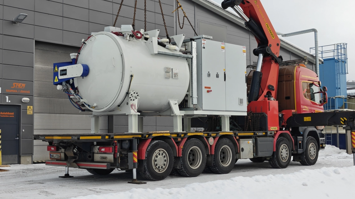 The new Ipsen vacuum hardening furnace has arrived in Muurame
