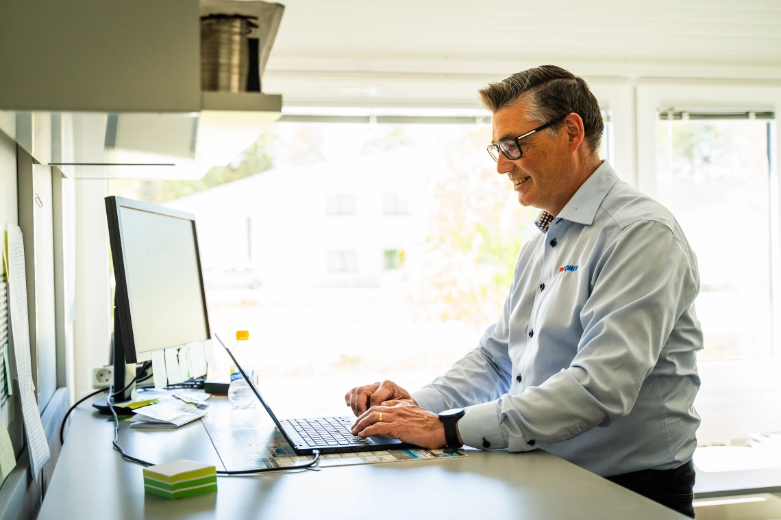 Sten Teräksen verkkokaupan käyttö tuotteiden selaamiseen ja tilaamisen valmisteluun.